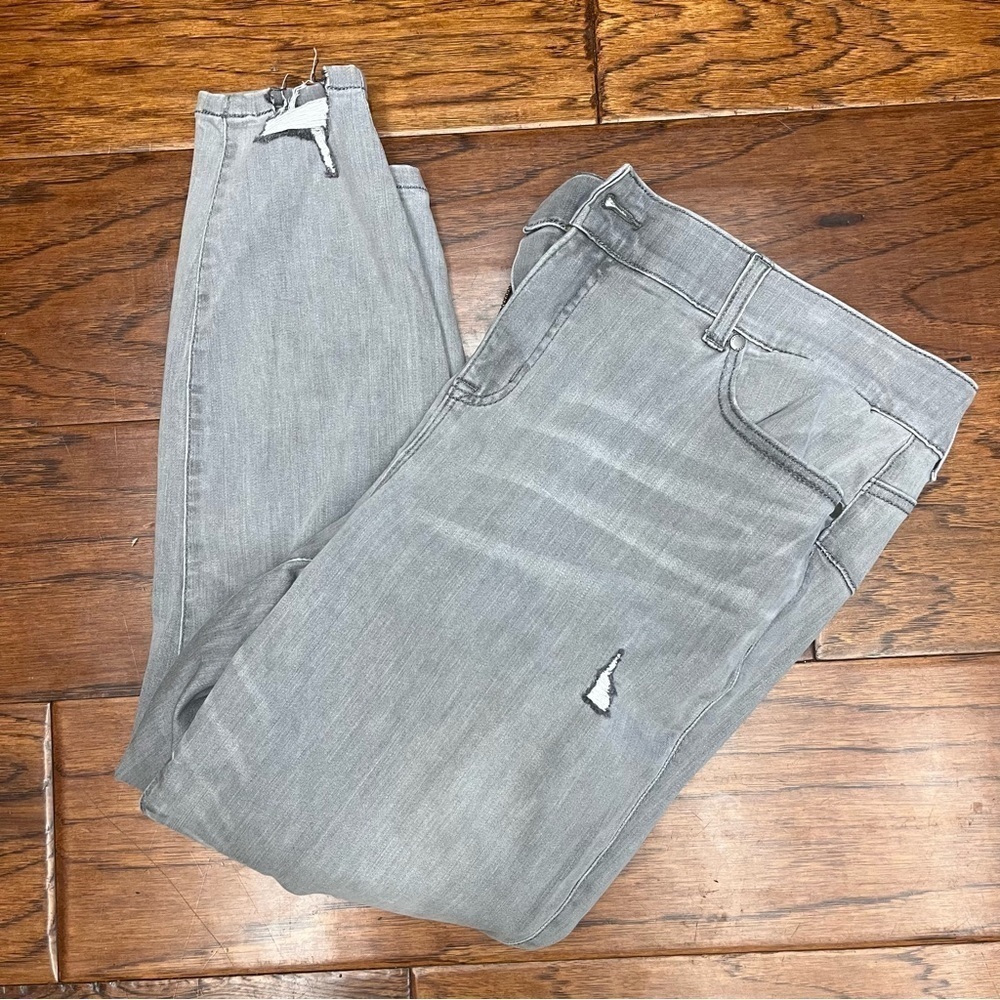 Torrid bombshell skinny distressed jeans